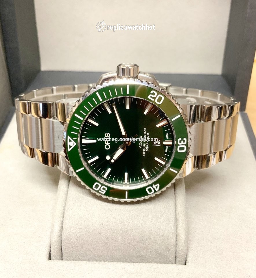 Oris Aquis Date Mens watch Unisex Automatic Steel 01 733 7730 4157-07 8 24 05PEB 2