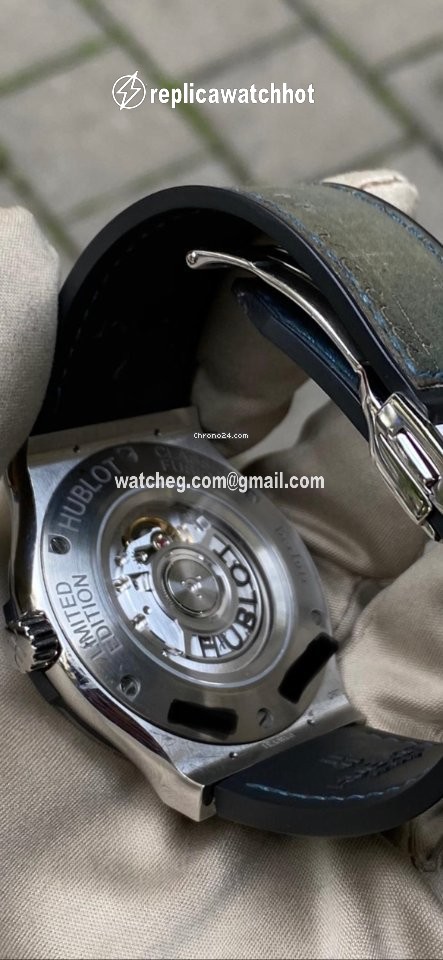 Hublot Classic Fusion 45, 42, 38, 33 mm Mens watch Unisex Automatic Titanium 511.NX.050B.VR.BER16 2