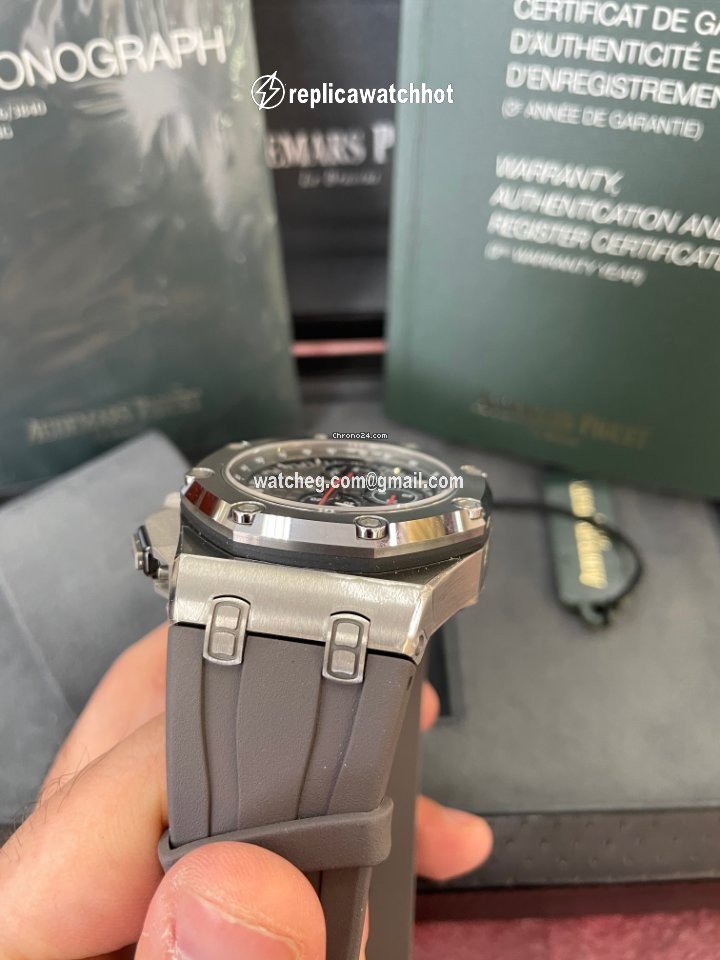 Audemars Piguet Royal Oak Offshore Chronograph Mens watch Unisex Automatic Titanium 26568IM.OO.A004CA.01 2