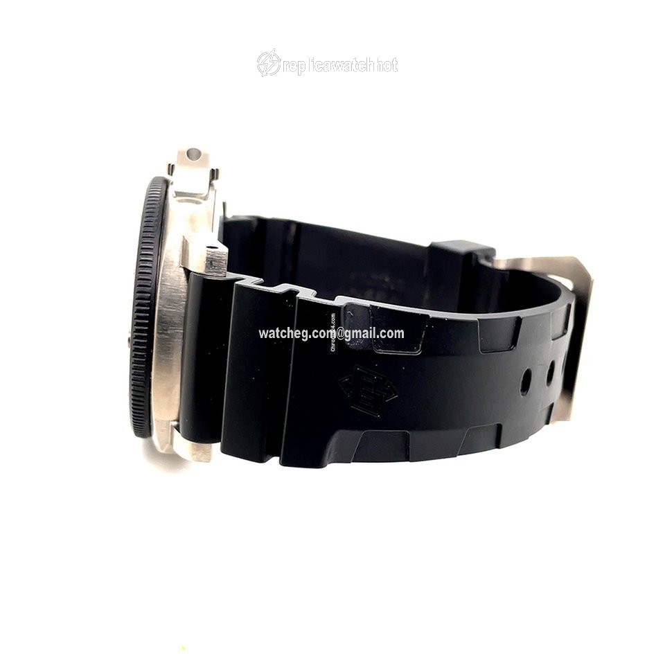 Panerai Luminor Submersible Mens watch Unisex Automatic Carbon PAM 00799 2
