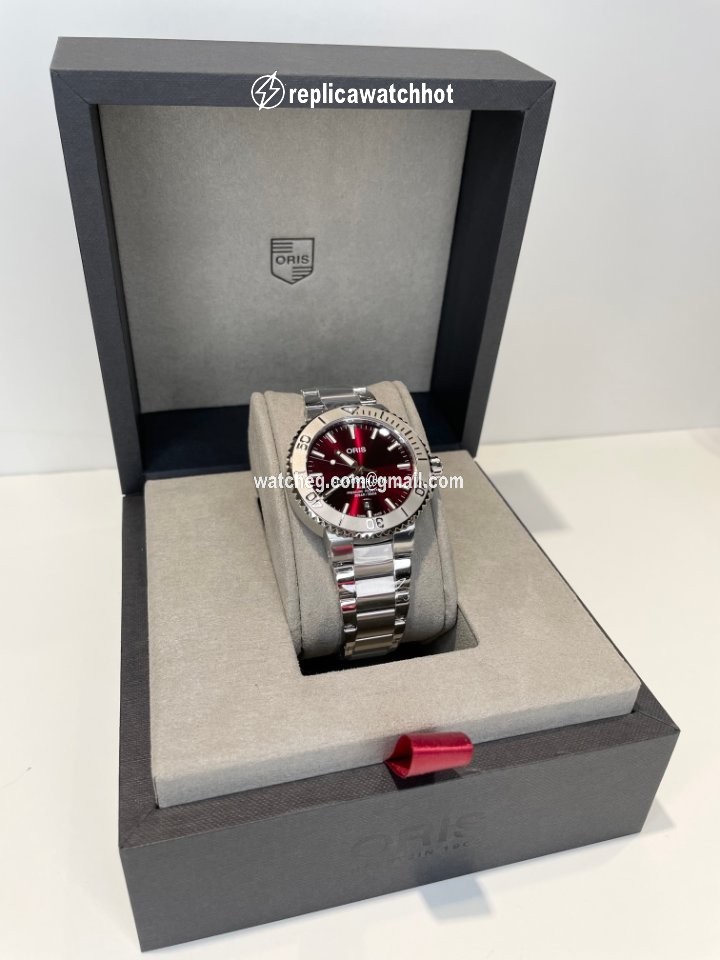 Oris Aquis Date Mens watch Unisex Automatic Steel 01 733 7766 4158 07 8 22 05PEB 2