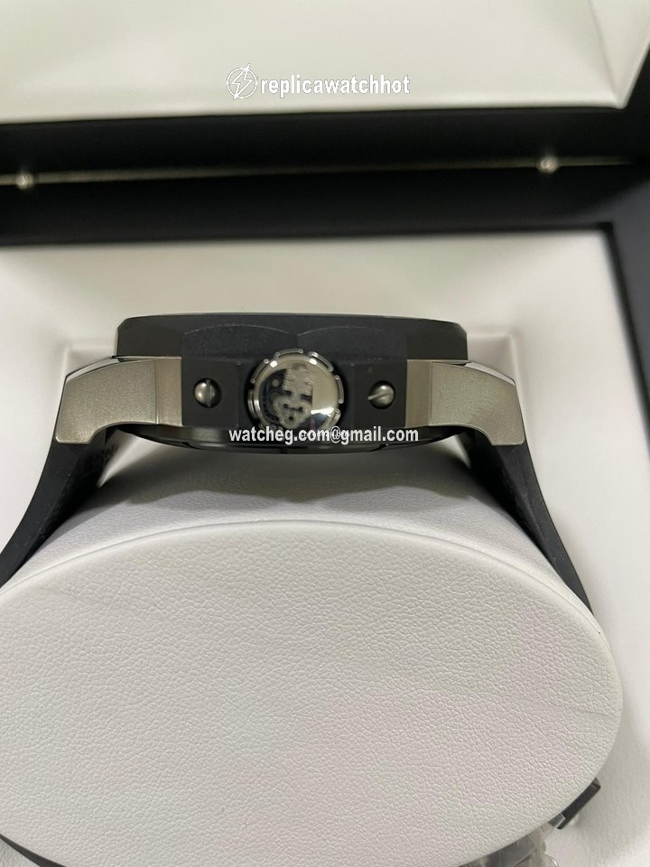 Corum Admirals Cup Challenger Mens watch Unisex Automatic Titanium 171.951.95 0061 AK12 2