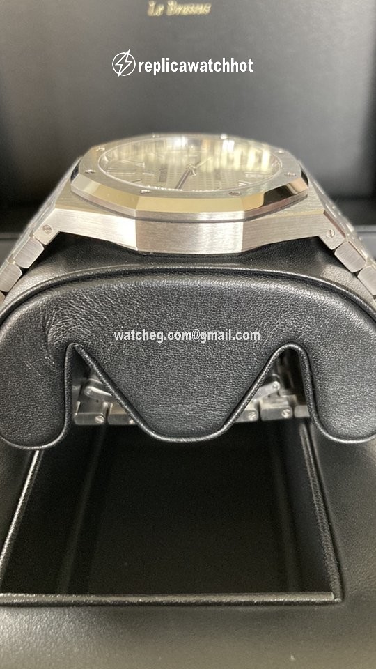 Audemars Piguet Royal Oak Selfwinding Mens watch Unisex Automatic Steel 15400ST.OO.1220ST.02 2