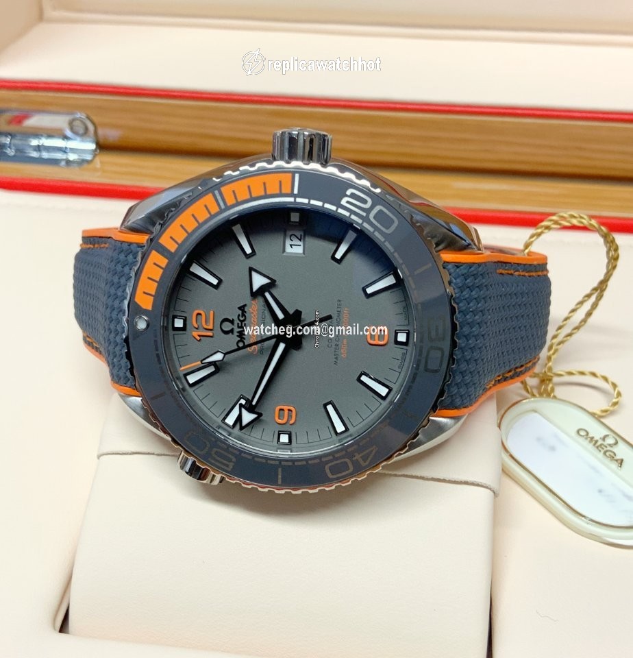 Omega Seamaster Planet Ocean Mens watch Unisex Automatic Titanium 215.92.44.21.99.001 2