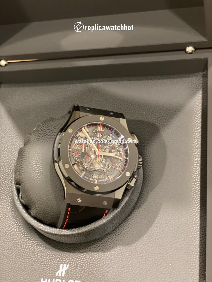 Hublot Classic Fusion Aerofusion Mens watch Unisex Automatic Ceramic 525.CM.0173.LR.AUM20 2