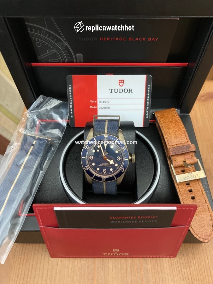 Tudor Black Bay Bronze Mens watch Unisex Automatic Bronze Special Edition 79250BB 2