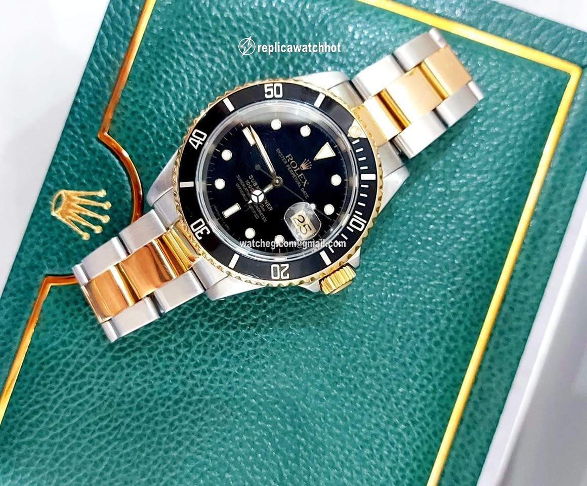 Rolex Submariner Date Mens watch Unisex Gold Steel Automatic 16613N Submariner 2