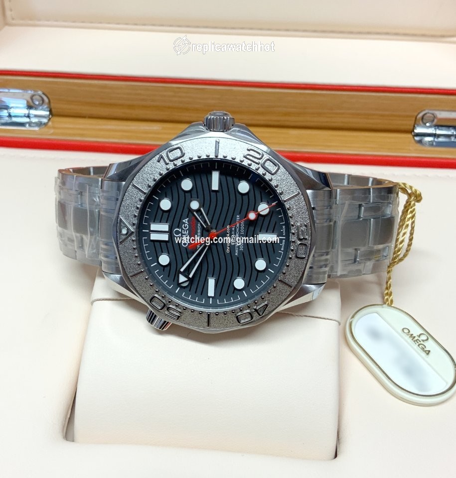 Omega Seamaster Diver 300 M Mens watch Unisex Automatic Steel 210.30.42.20.01.002 2
