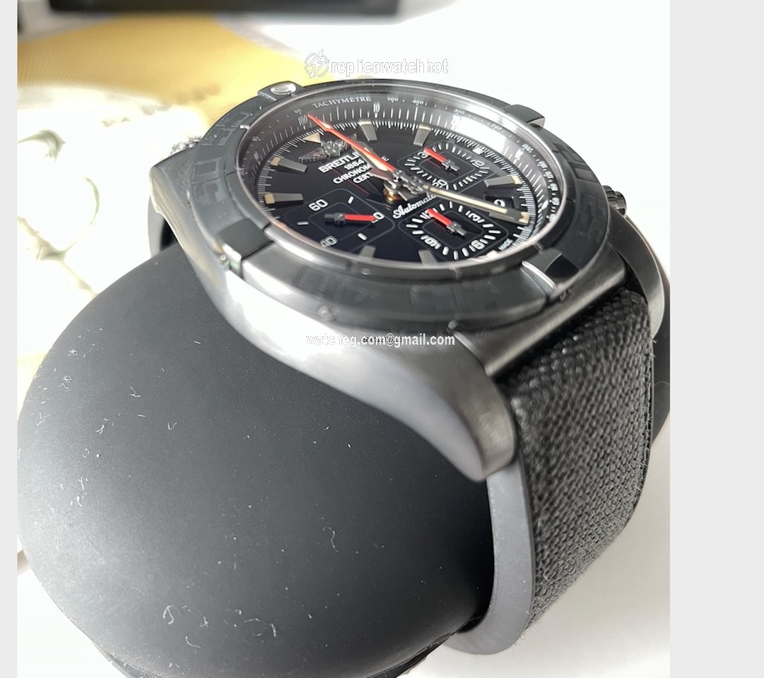 Breitling Chronomat 44 Blacksteel Mens watch Unisex Automatic Steel MB0111C3 BE35 253S 2