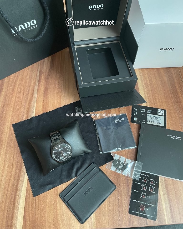 Rado HyperChrome Mens watch Unisex Quartz Ceramic R32114152 2