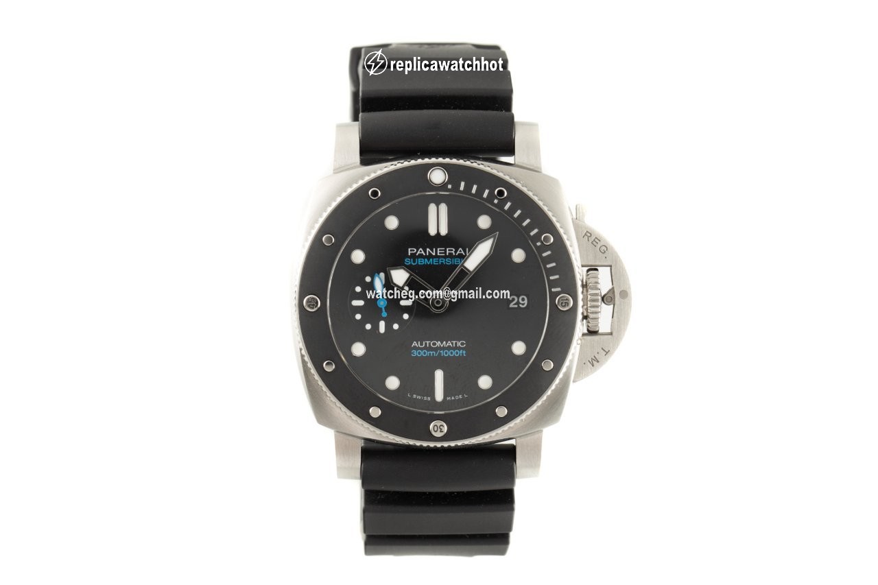 Panerai Luminor Submersible Mens watch Unisex Automatic Steel PAM00683 2