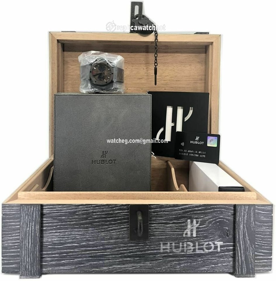 Hublot Classic Fusion Chronograph Mens watch Unisex Automatic Ceramic 521.CC.0589.VR.OPX14 2