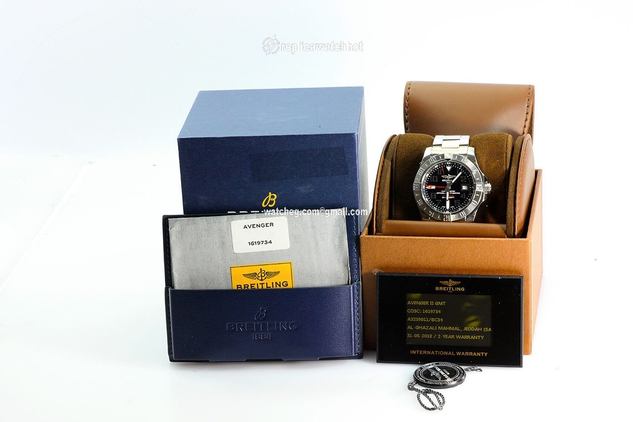 Breitling Avenger II GMT Automatic Steel A3239011 BC34 2