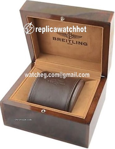 Breitling Aviator 8 Mens watch Unisex Manual winding Rose gold RB0920131B1X1 2