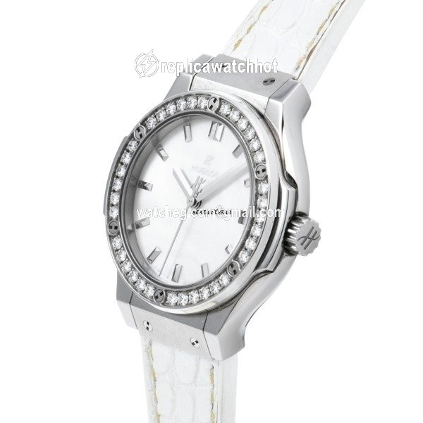 Hublot Classic Fusion Quartz Womens watch Quartz Titanium 581.NE.6070.LR.1204.JPN16 2