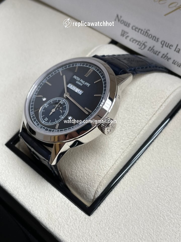 Patek Philippe Perpetual Calendar Platinum 5236P-001 2