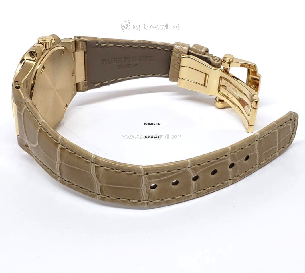 Patek Philippe Nautilus Womens watch Quartz Rose gold 7010R-012 2