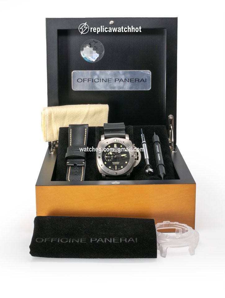 Panerai Luminor Submersible 1950 3 Days Automatic Mens watch Unisex Automatic Titanium PAM00305 2