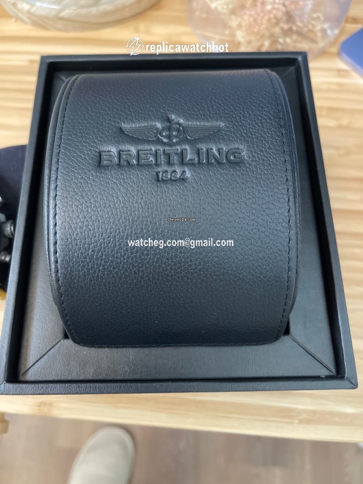 Breitling Avenger Hurricane Mens watch Unisex Automatic Steel XB1210E4 BE89 257S X20D.4 2