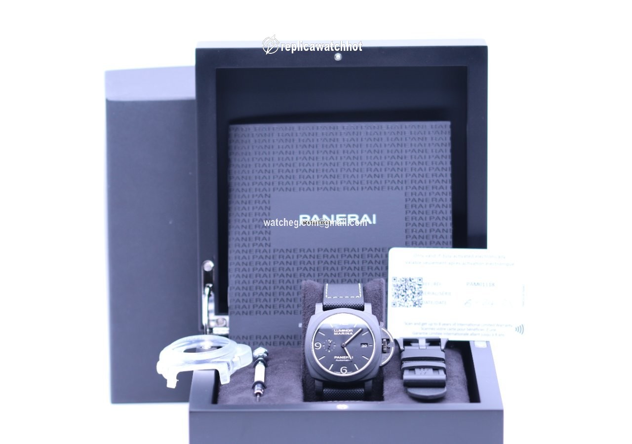 Panerai Luminor Marina Mens watch Unisex Automatic Carbon PAM 01118 2