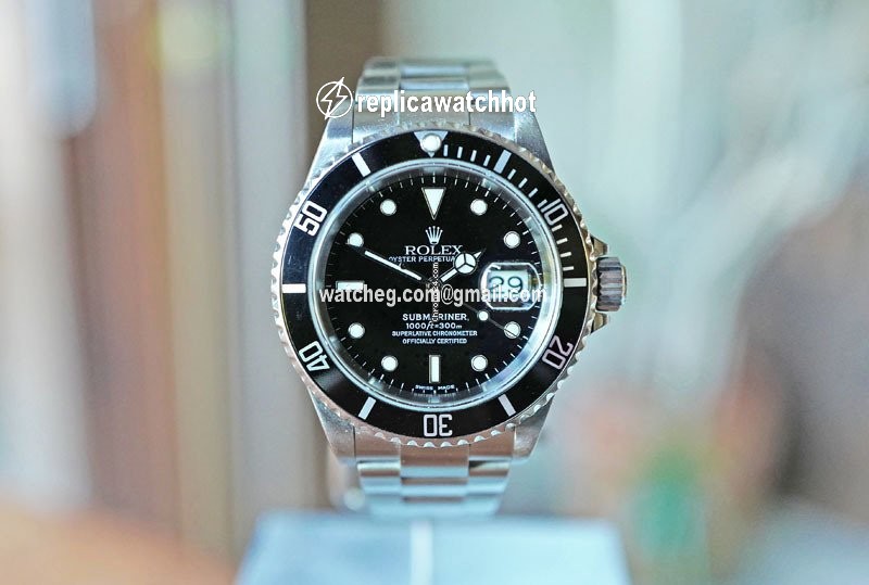 Rolex Submariner Date Steel Automatic 16610. 2