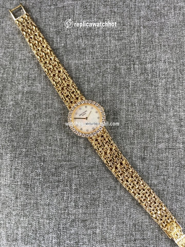 Patek Philippe Womens watch Quartz Yellow gold 4722 1 2