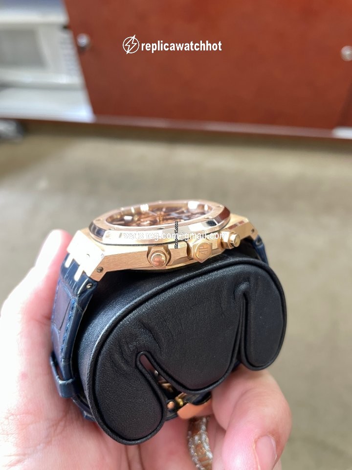 Audemars Piguet Royal Oak Chronograph Mens watch Unisex Automatic Rose gold 26331OR.OO.D315CR.01 2