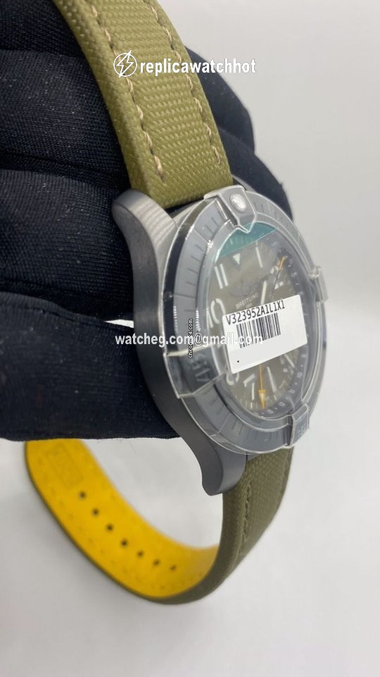 Breitling Avenger Mens watch Unisex Automatic Titanium V323952A1L1X1 2