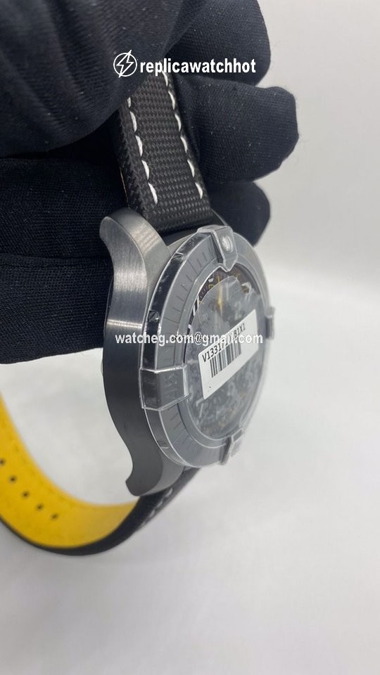 Breitling Avenger Mens watch Unisex Automatic Titanium V13317101B1X1 2