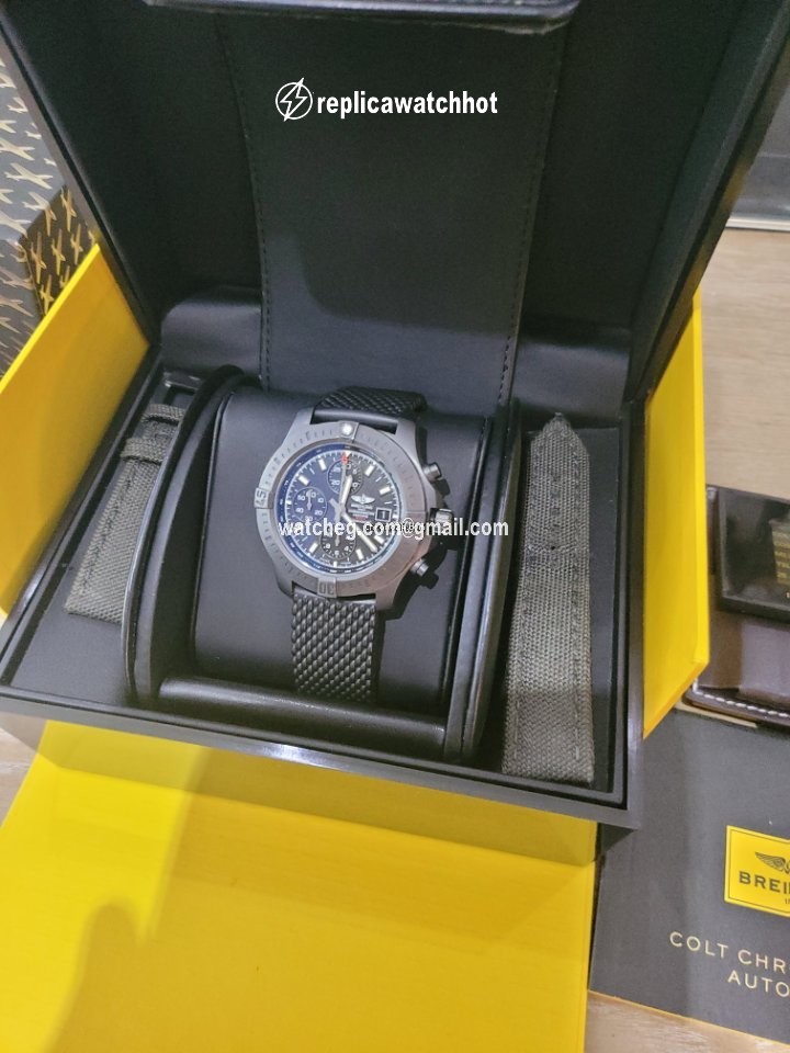 Breitling Colt Chronograph Automatic Mens watch Unisex Automatic Steel M1338810 BF01 2