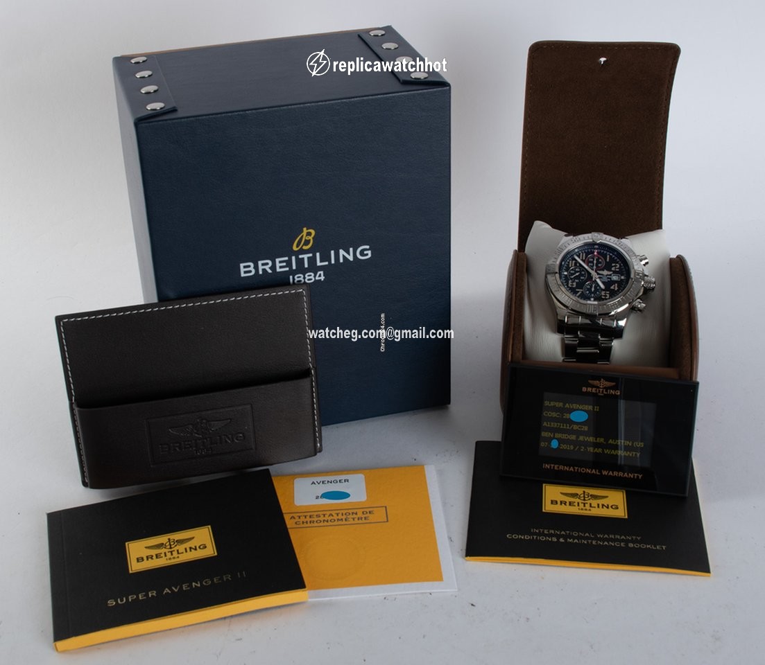 Breitling Super Avenger II Mens watch Unisex Automatic Steel A1337111 BC28-168A 2
