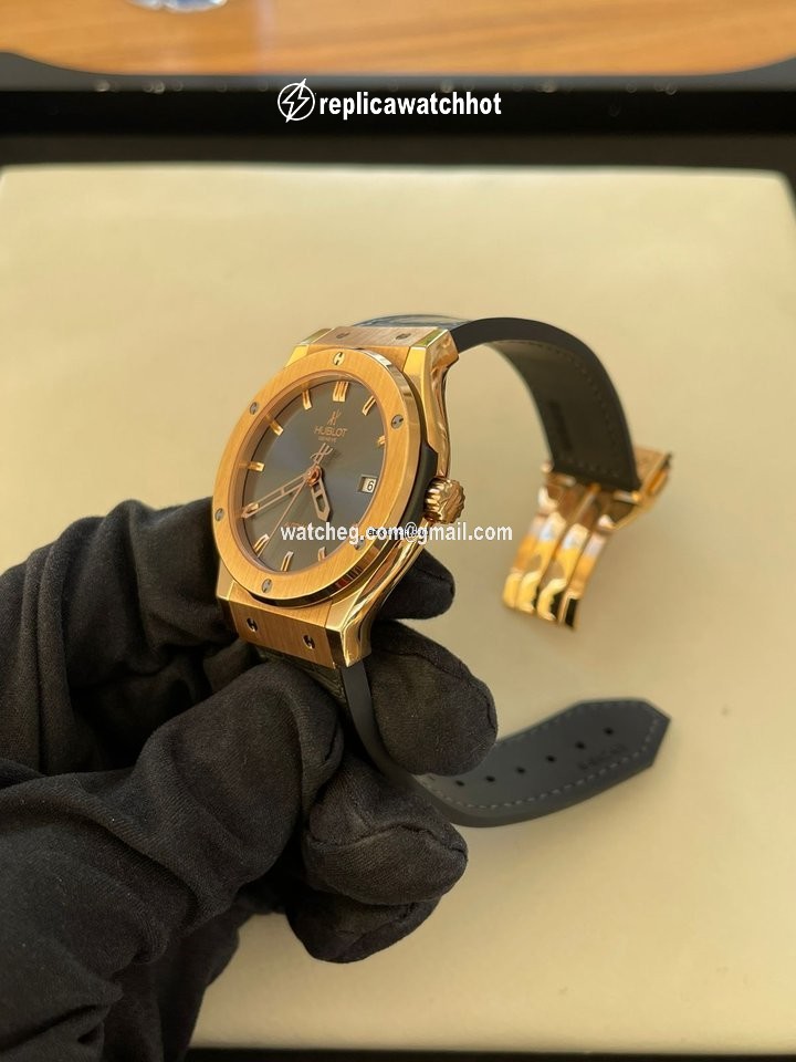 Hublot Classic Fusion Mens watch Unisex Automatic Rose gold 542.OX.7080.LR 2