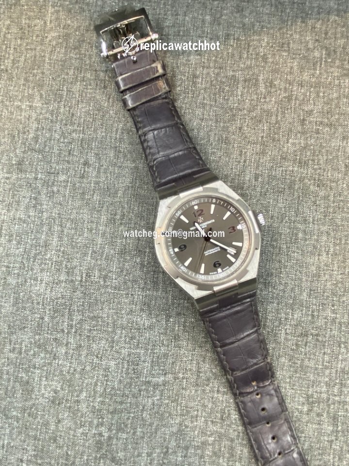 Vacheron Constantin Overseas Mens watch Unisex Automatic Steel 47040 2