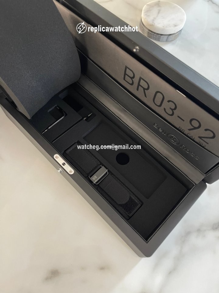 Bell & Ross BR 03 Mens watch Unisex Automatic Ceramic BR03-92-CBL 2