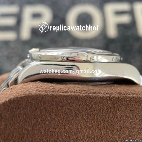 Breitling Chronomat 44 GMT Mens watch Unisex Automatic Steel AB042011 BB56 2