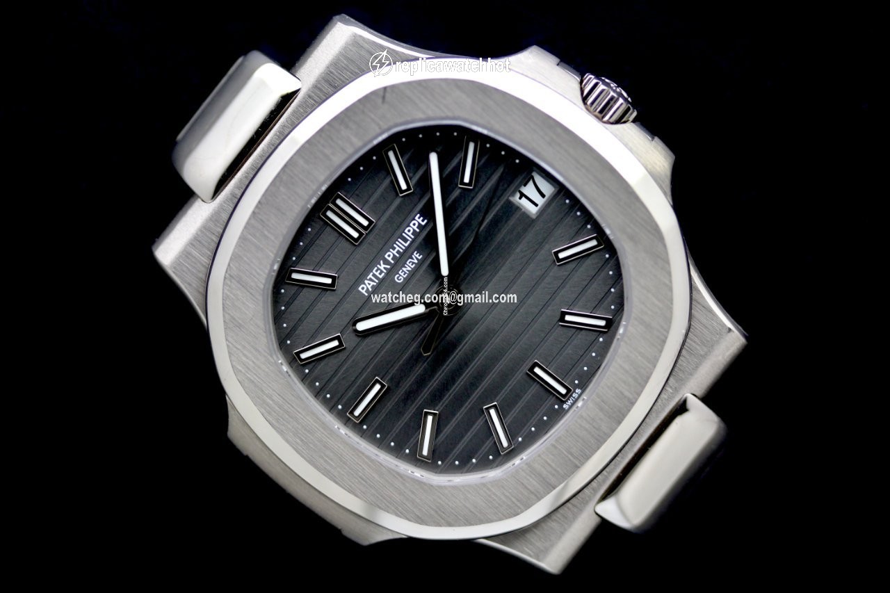 Patek Philippe Nautilus Automatic White gold 5711G-001 2