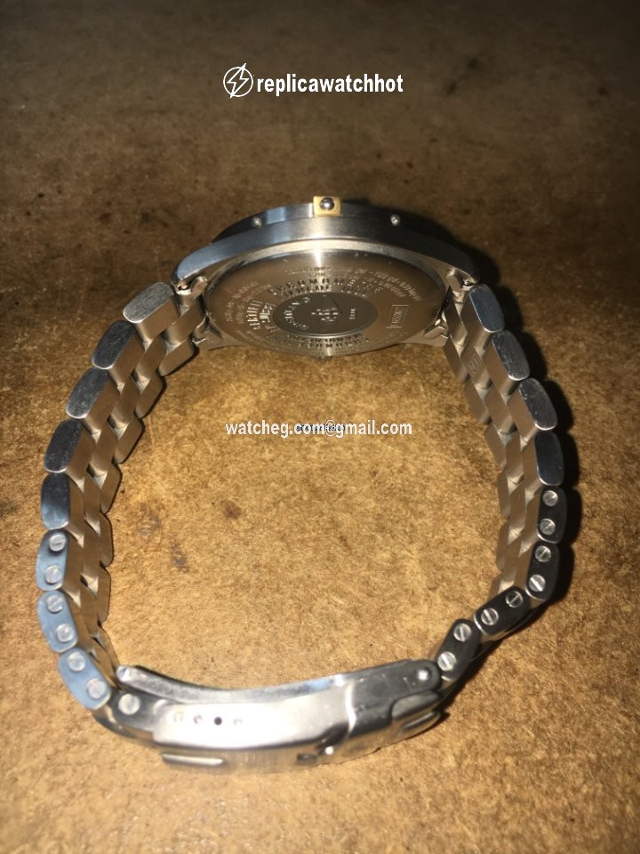 Breitling Aerospace Mens watch Unisex Quartz Titanium F65362 2