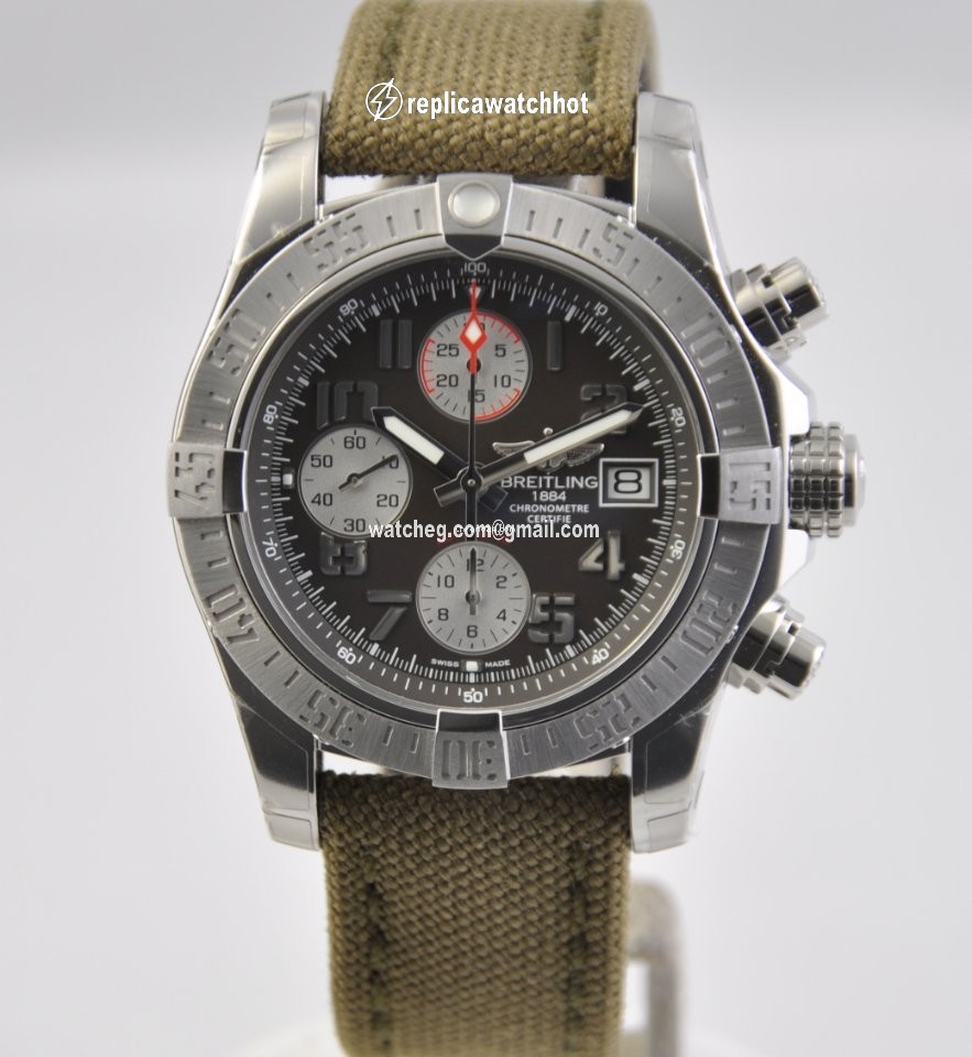 Breitling Avenger II Mens watch Unisex Automatic Steel A1338111 F564 2
