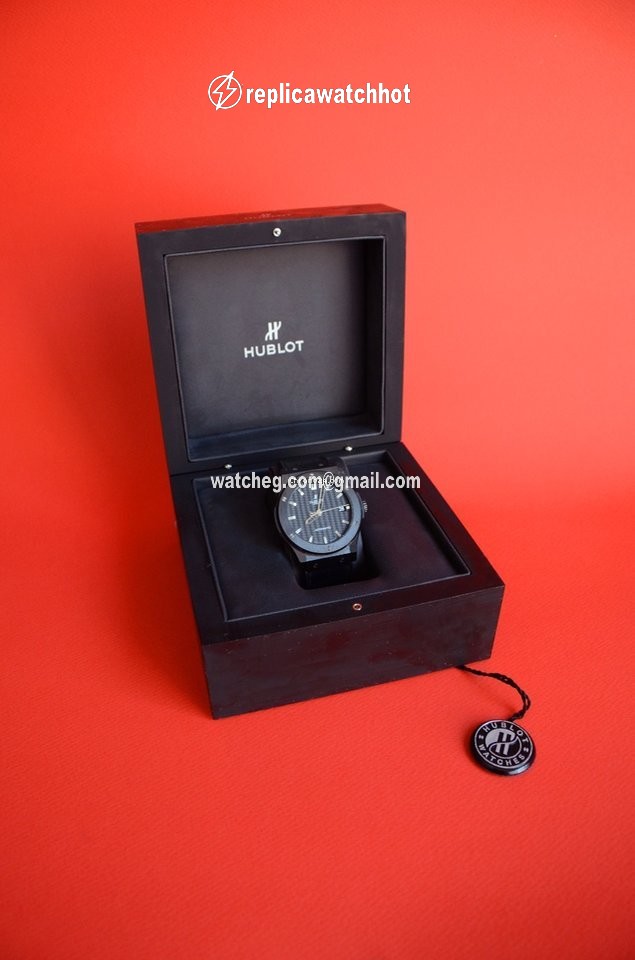 Hublot Classic Fusion 45, 42, 38, 33 mm Mens watch Unisex Automatic Ceramic 511.CM.1770.LR 2