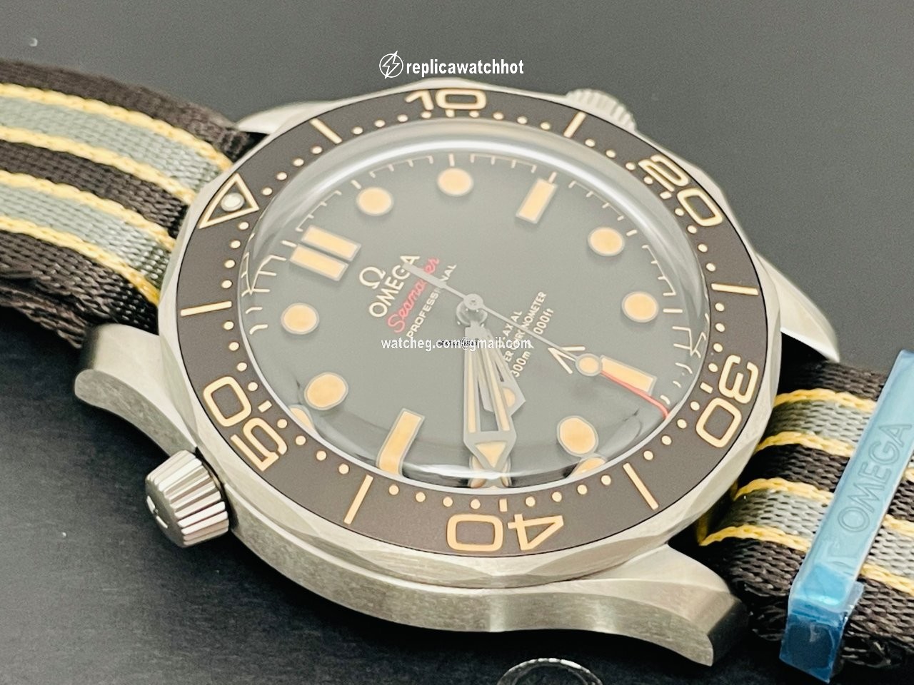 Omega Seamaster Diver 300 M Mens watch Unisex Automatic Titanium 210.90.42.20.01.001 2