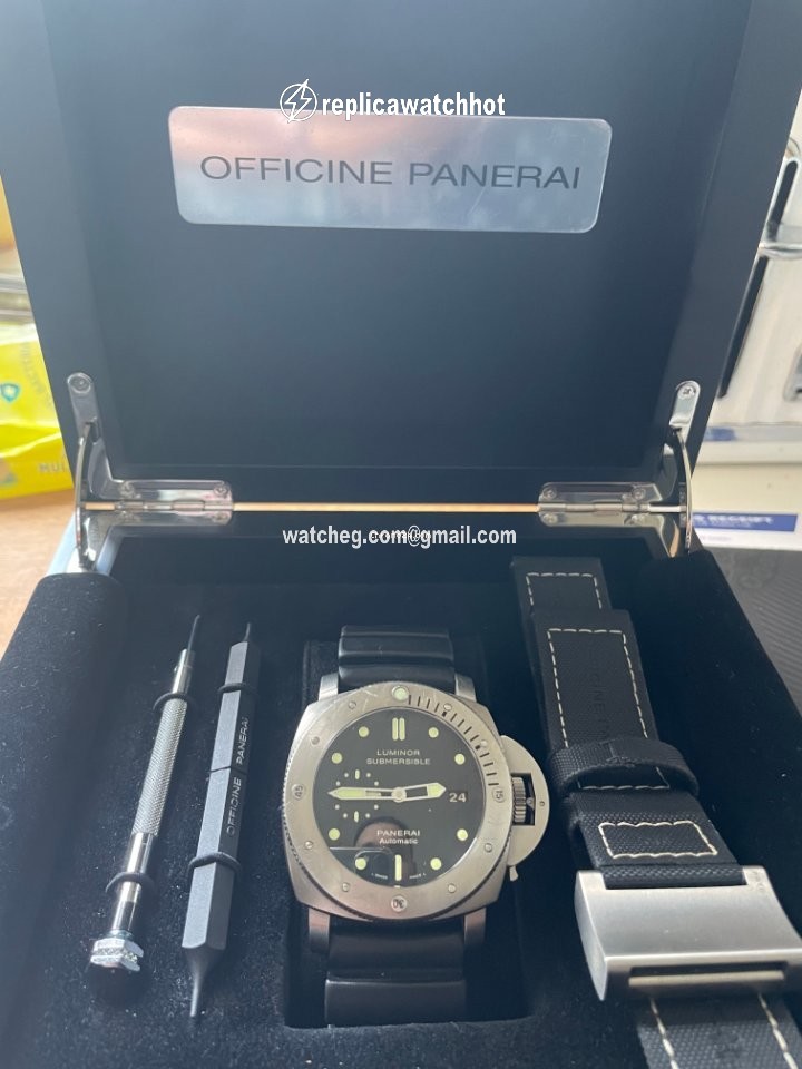 Panerai Luminor Submersible 1950 3 Days Automatic Mens watch Unisex Automatic Titanium PAM 00305 2