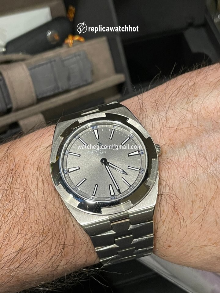 Vacheron Constantin Overseas Mens watch Unisex Automatic White gold 2000V 120G-B122 2