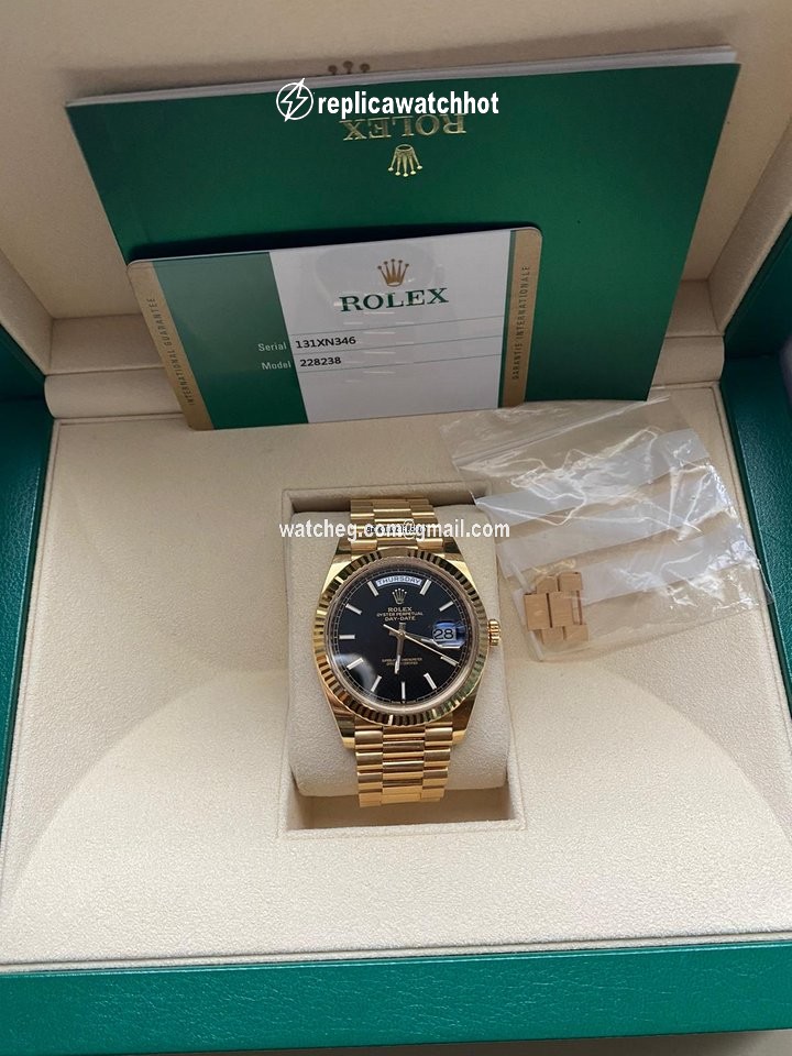 Rolex Day-Date 40 Mens watch Unisex Yellow gold Automatic 228238-0004 2