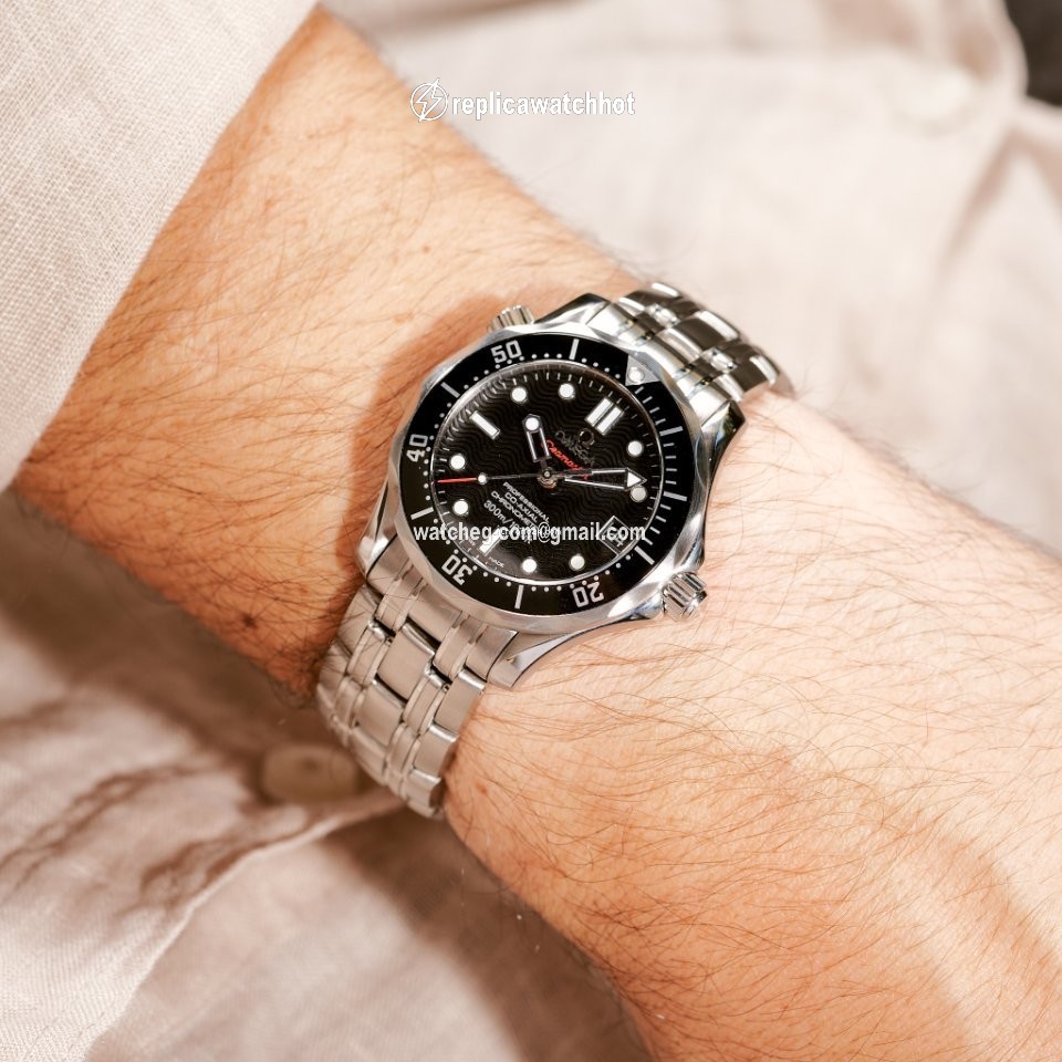 Omega Seamaster Diver 300 M Mens watch Unisex Automatic Steel 212.30.36.20.01.001 2