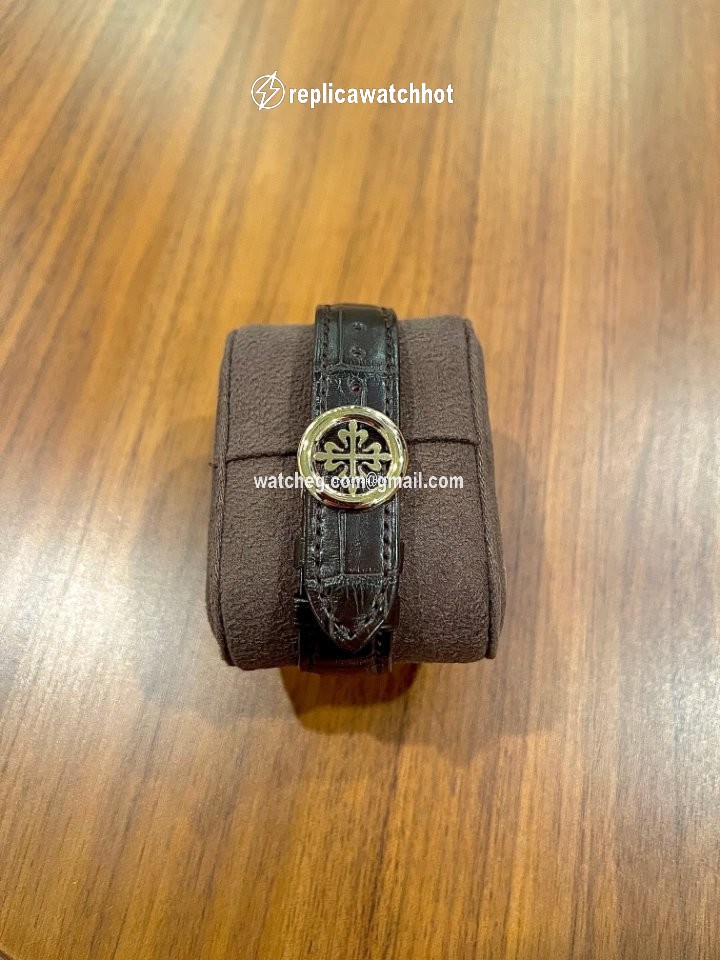 Patek Philippe Annual Calendar Mens watch Unisex Automatic Yellow gold 5146J-010 2
