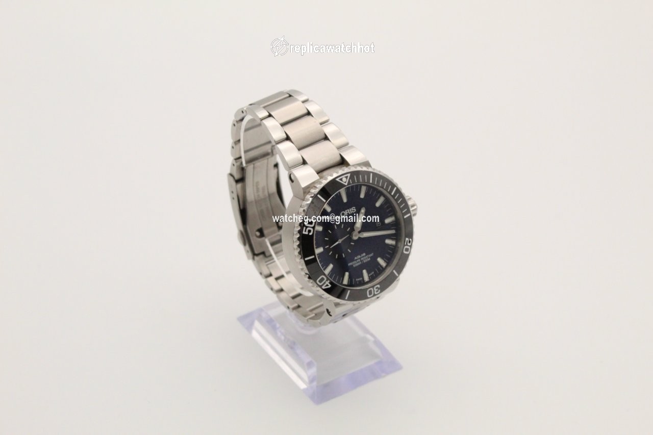 Oris Aquis Small Second Mens watch Unisex Automatic Steel 01 743 7733 4135-07 8 24 05PEB 2