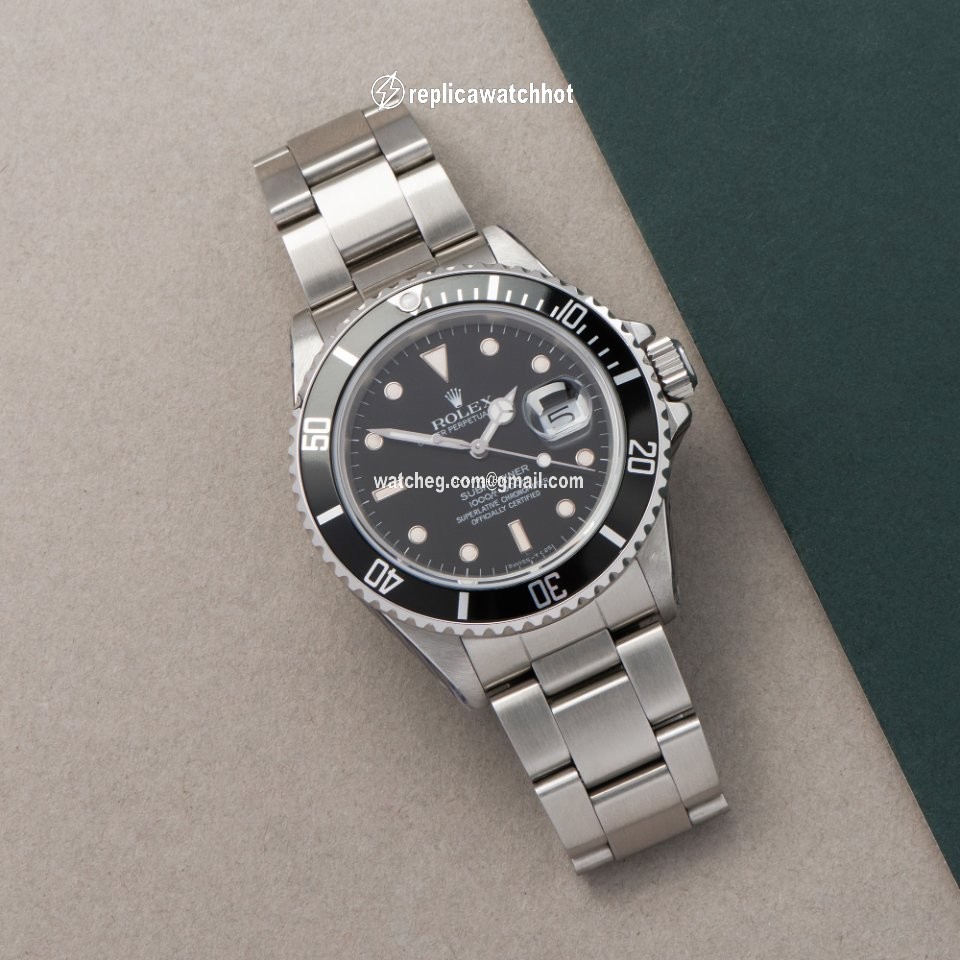 Rolex Submariner Date Mens watch Unisex Steel Automatic 168000 2