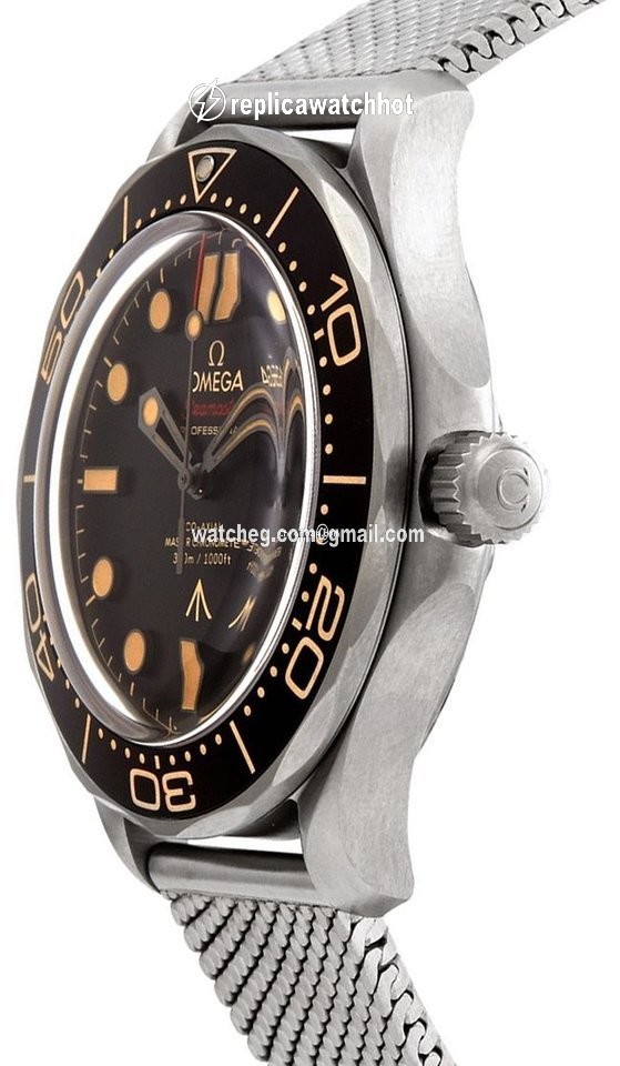 Omega Seamaster Diver 300 M Mens watch Unisex Automatic Titanium 21090422001001 2