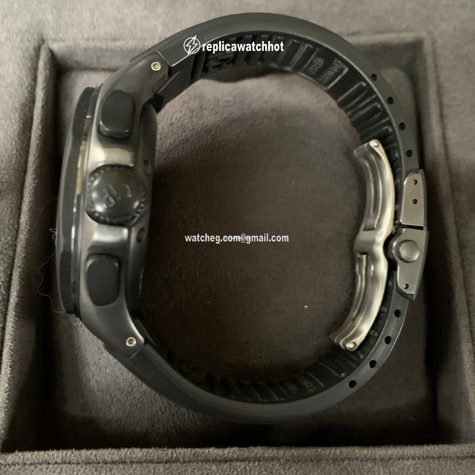 Girard Perregaux Laureato Mens watch Unisex Automatic Titanium 80175 2