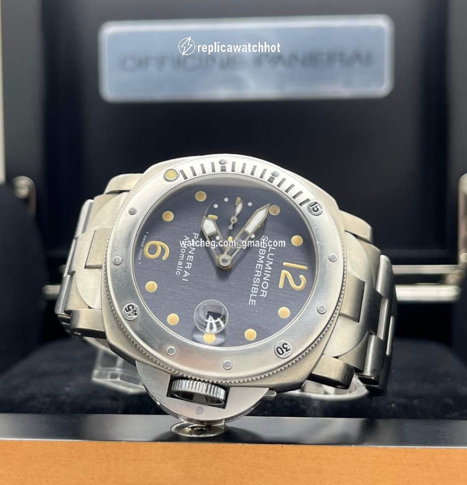 Panerai Luminor Submersible Mens watch Unisex Automatic Titanium PAM 00106 2